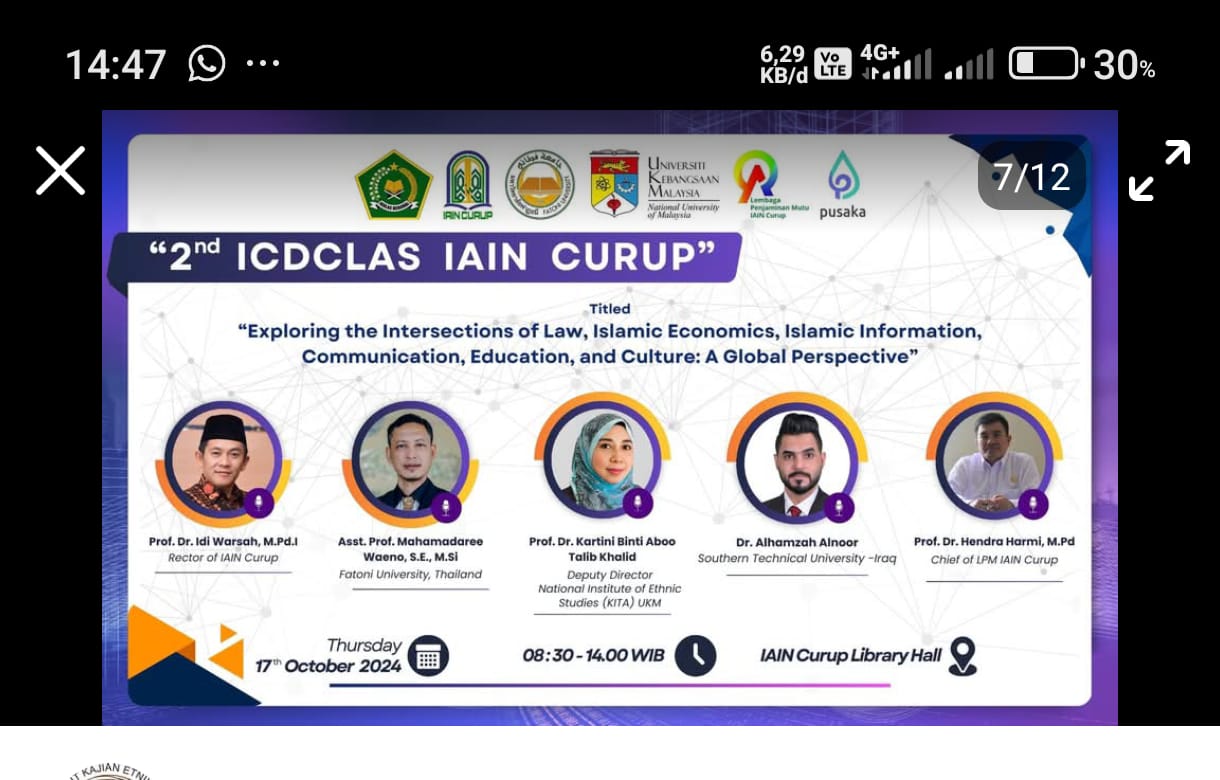 IAIN Curup Sukses Gelar International Conference 2nd ICDCLAS 2024 dan Penandatanganan MoA Internasional Curup – Institut Agama Islam Negeri (IAIN) Curup melalui Program Studi Hukum Ekonomi Syariah sukses menyelenggarakan International Conference: The 2nd International Conference on Dakwah, Communication, and Literature for Advancing Society (ICDCLAS) 2024, yang dirangkaikan dengan penandatanganan nota kesepahaman (MoA) internasional. Kegiatan ini berlangsung pada Kamis, 17 Oktober 2024 di Aula Perpustakaan IAIN Curup. Acara ini menghadirkan kolaborasi akademik antara IAIN Curup dengan tiga perguruan tinggi internasional, yaitu Fatoni University (Thailand), Southern Technical University (Iraq), dan Universitas Kebangsaan Malaysia (Malaysia). Dengan mengusung tema “Mengeksplorasi Persinggungan Hukum, Ekonomi Islam, Komunikasi Informasi Islam, Pendidikan, dan Budaya dalam Skala Global”, konferensi ini menjadi wadah penting untuk memperluas wawasan akademik, memperkuat jejaring internasional, sekaligus membuka peluang kolaborasi penelitian serta publikasi bersama. Ketua Prodi Hukum Ekonomi Syariah IAIN Curup, Dr. Hendrianto, M.A., menyampaikan bahwa konferensi ini merupakan bagian dari komitmen program studi dalam memperkuat kualitas akademik sekaligus memperkenalkan keunggulan IAIN Curup di kancah internasional. Acara ini turut menghadirkan pembicara internasional, antara lain: Prof. Dr. Kartini Aboo Talib Khalid (Universitas Kebangsaan Malaysia), Prof. Mahamadaree Waeno, S.E., M.Si. (Fatoni University, Thailand), Dr. Alhamzah Alnoor (Southern Technical University, Iraq). Selain itu, mahasiswa Prodi Hukum Ekonomi Syariah IAIN Curup juga berperan aktif sebagai pembicara, di antaranya Eyentika Sari, Amrullah, Tri Rahayu, Jajang Wanda Putra, Cindy Ariyani, dan Nanda Wipanda. Melalui kegiatan ini, baik dosen maupun mahasiswa memperoleh kesempatan untuk berdiskusi, berbagi pengalaman, sekaligus memperluas jaringan profesional di tingkat global. Kerja sama internasional ini diharapkan menjadi langkah strategis dalam mendukung pengembangan ilmu pengetahuan, peningkatan kualitas pendidikan tinggi Islam, serta penguatan peran Indonesia dalam wacana global, khususnya di bidang hukum ekonomi syariah.